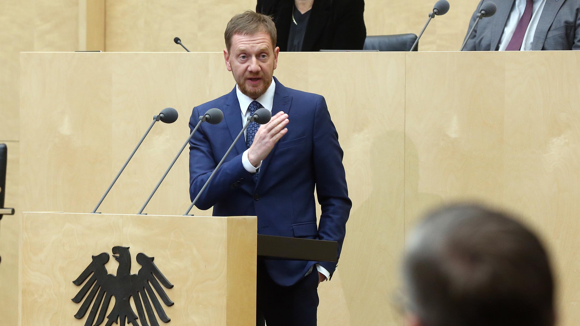 Berlin: Michael Kretschmer (CDU), Ministerpräsident in Sachsen, spricht im Bundesrat in der Debatte um das Energiesicherungsgesetz.