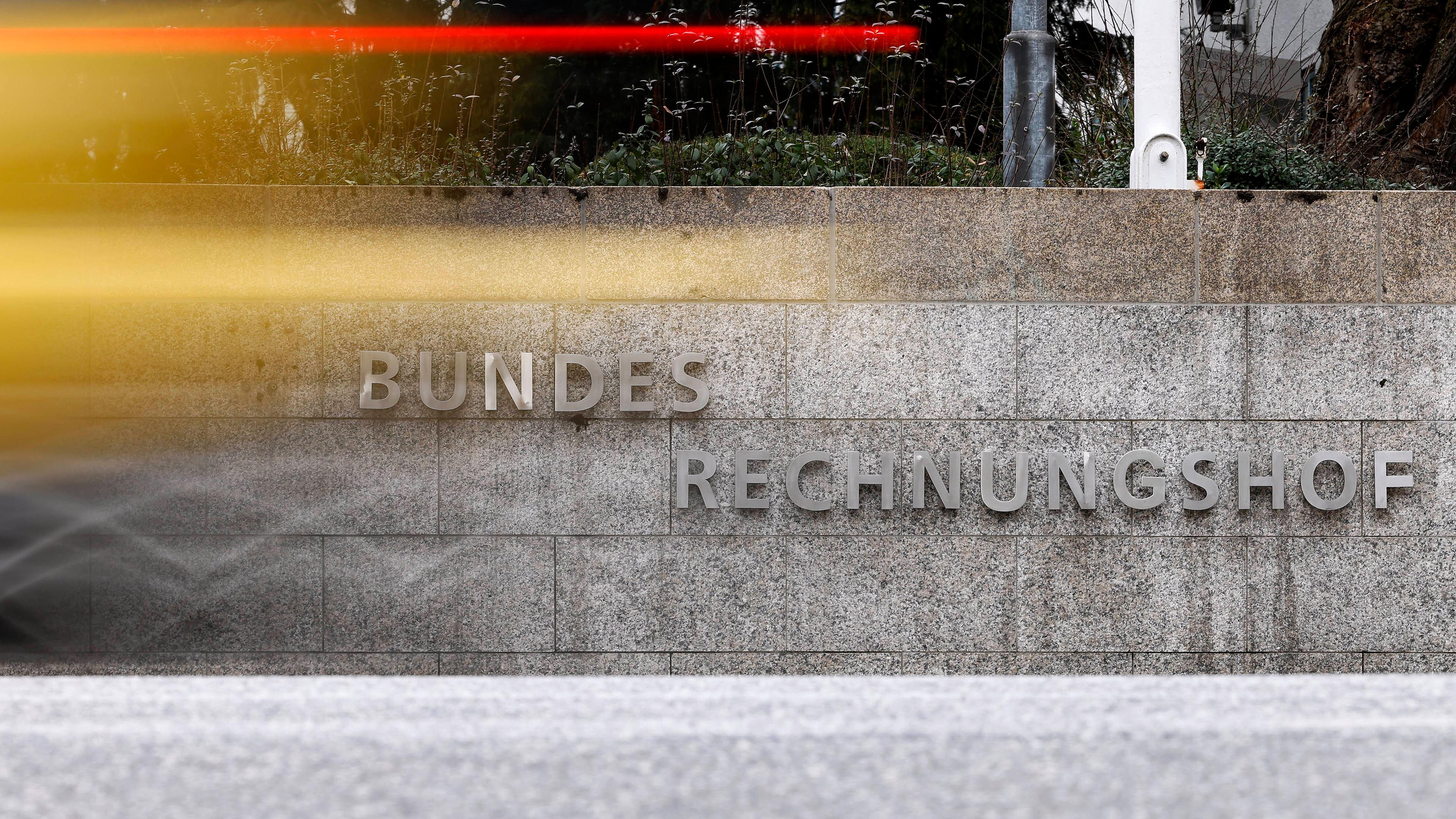 Der Eingang des Bundesrechnungshof in Bonn, aufgenommen am 10.02.2022