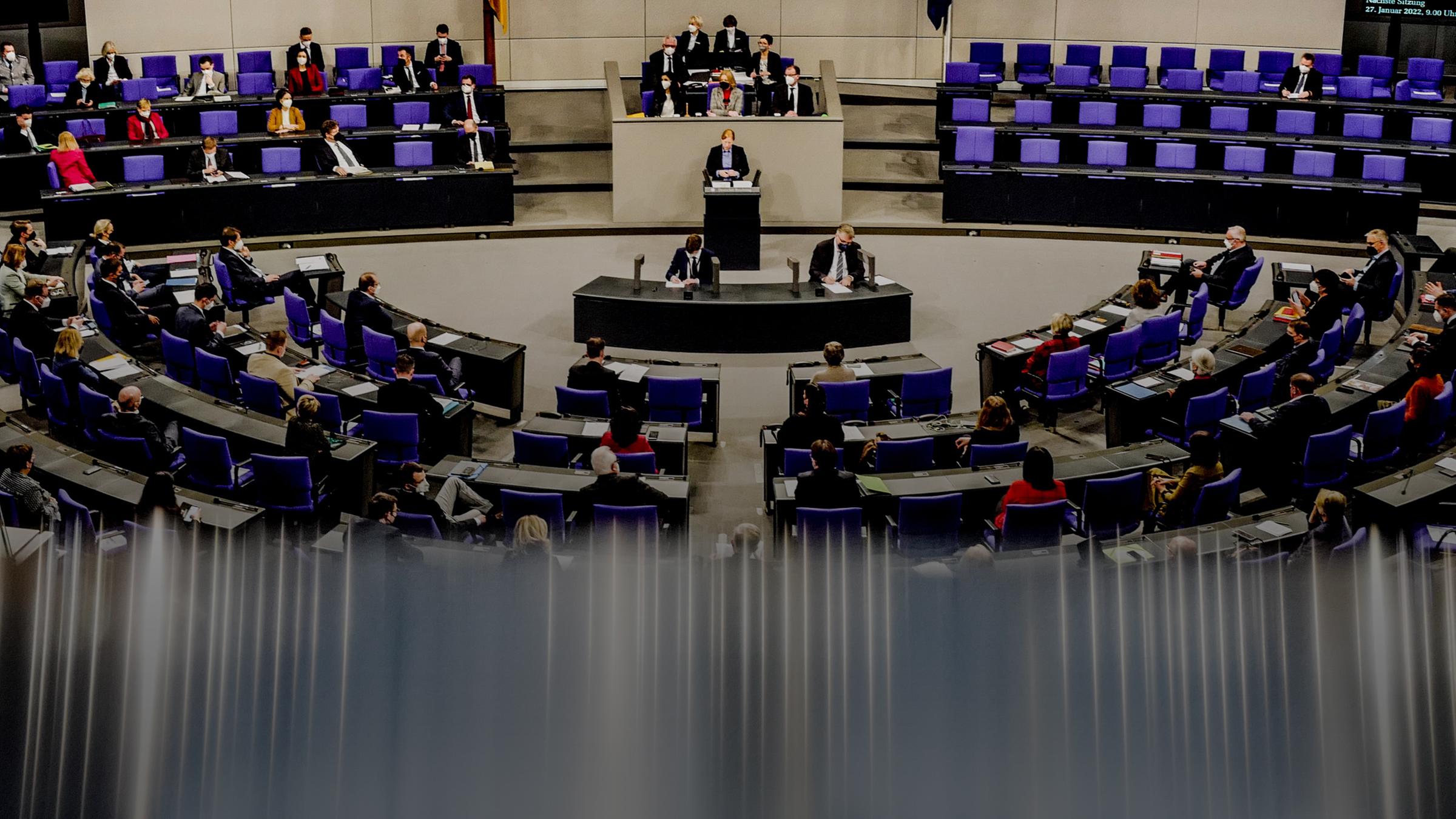 Members of the Bundestag take part in the orientation debate on compulsory SARS-CoV-2 vaccination in the Bundestag.