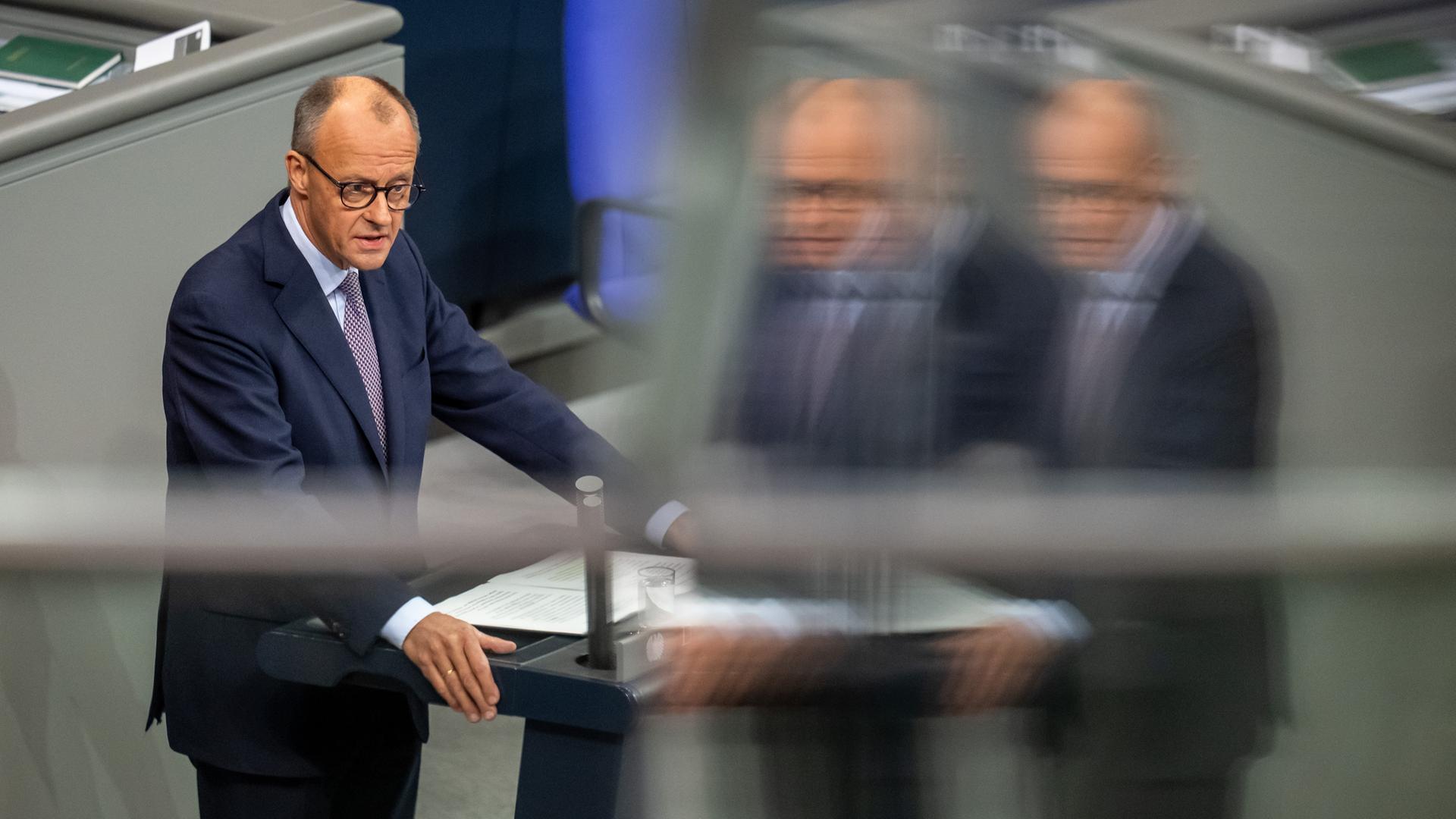 Bundeskanzler Friedrich Merz (CDU) spricht im Bundestag bei seiner Regierungserklärung zum EU-Gipfel. 