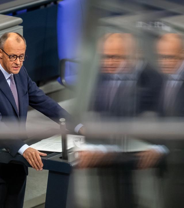 Bundeskanzler Friedrich Merz (CDU) spricht im Bundestag bei seiner Regierungserklärung zum EU-Gipfel. 