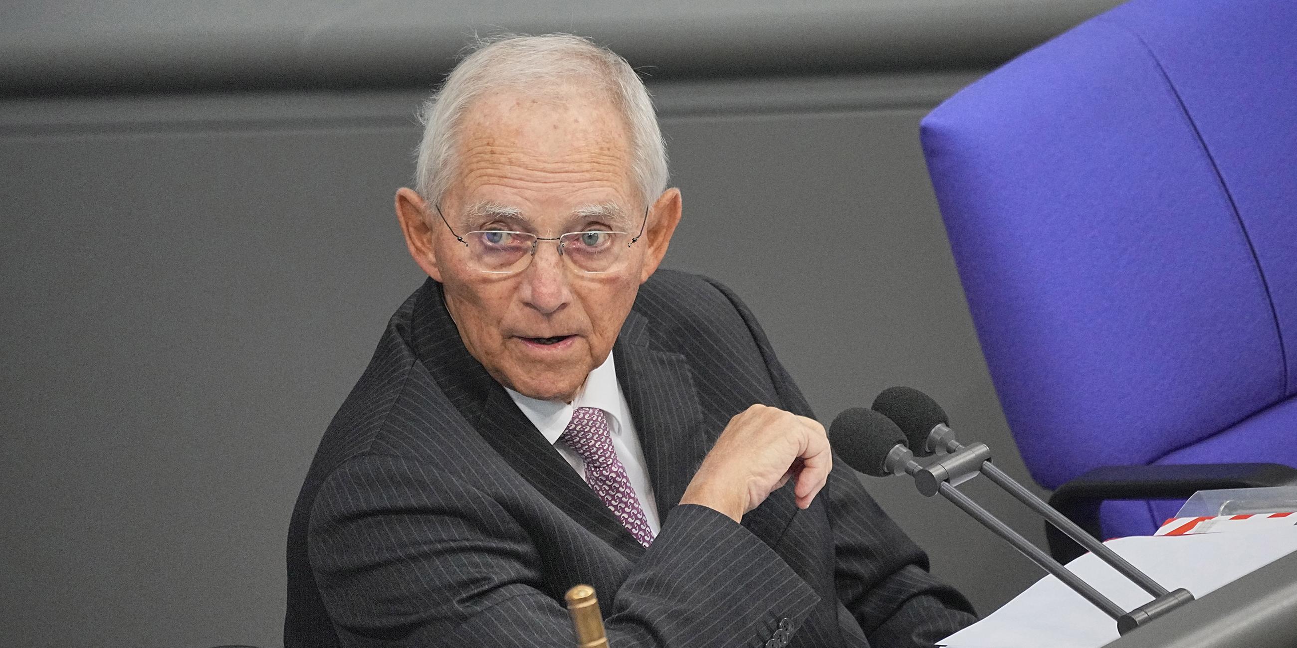 Alterspräsident Wolfgang Schäuble spricht bei der konstituierenden Sitzung des neuen Bundestags
