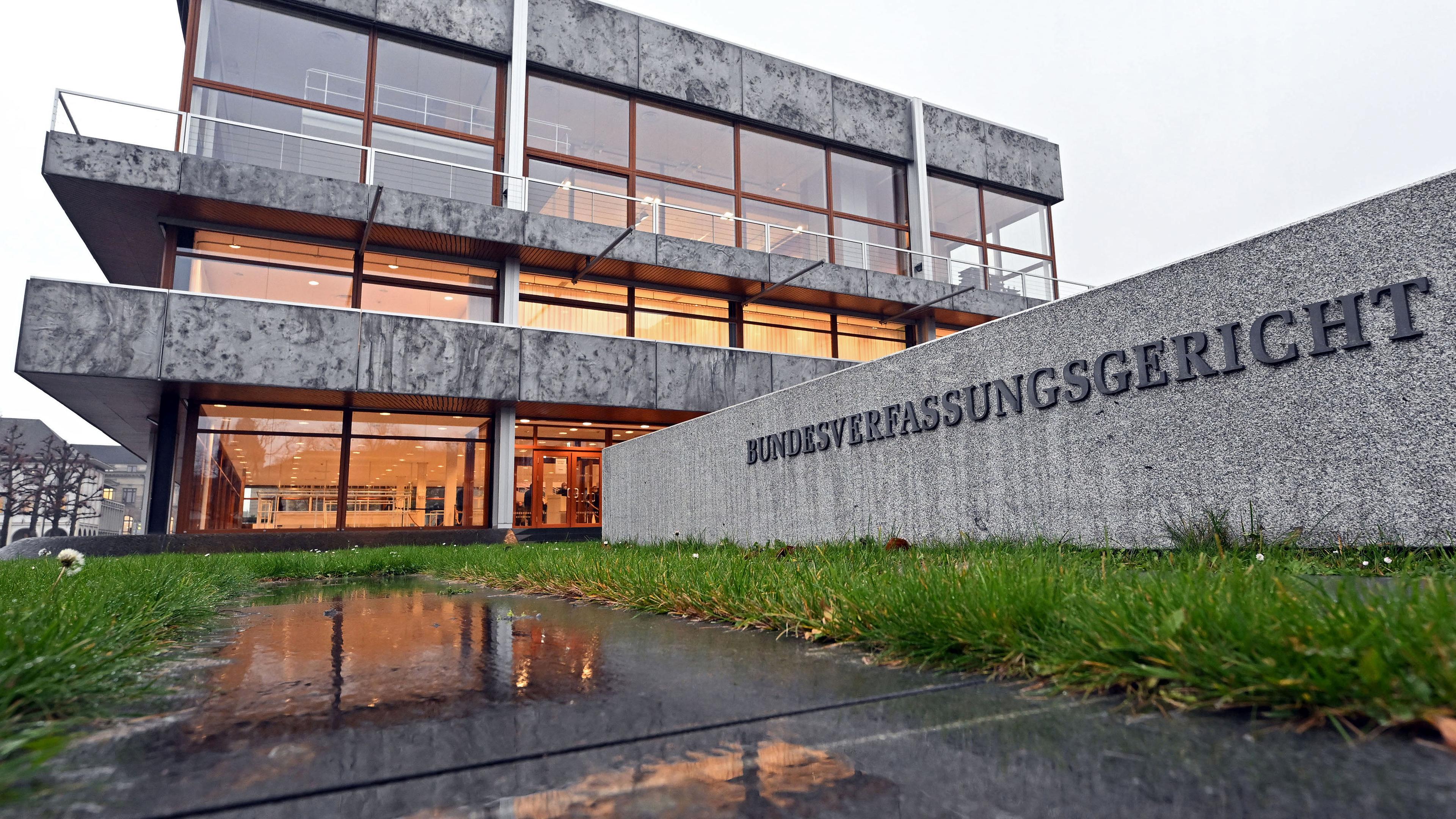 Außenaufnahme des Bundesverfassungsgerichts in Karlsruhe, aufgenommen am 06.12.2022