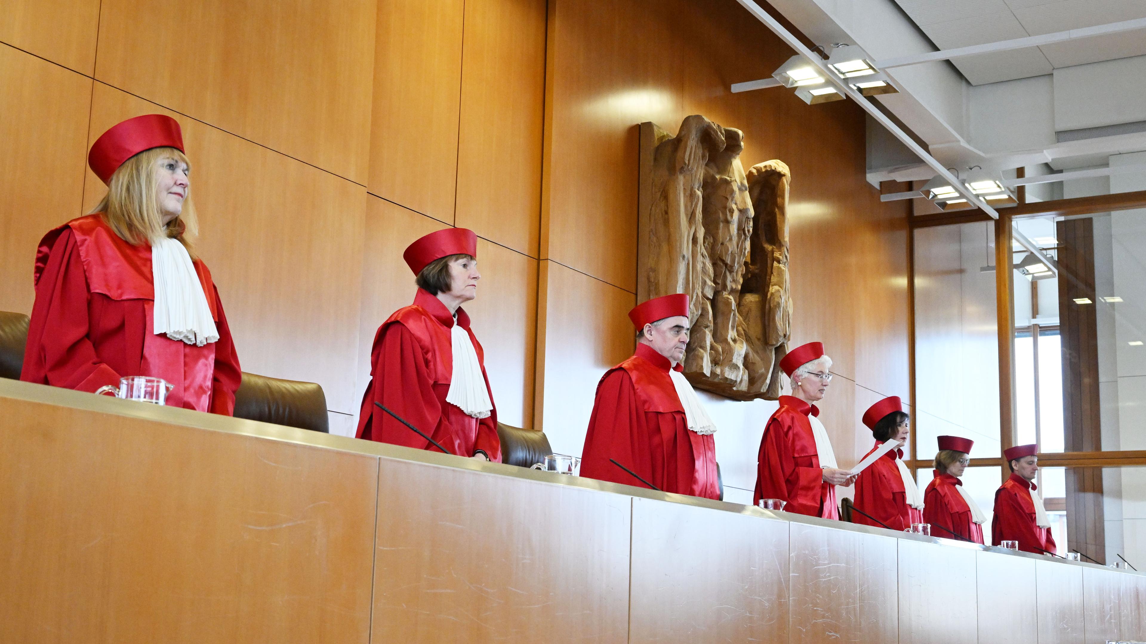 Der Zweite Senat des Bundesverfassungsgericht verkündet das Urteil in Sachen Desiderius-Erasmus-Stiftung.
