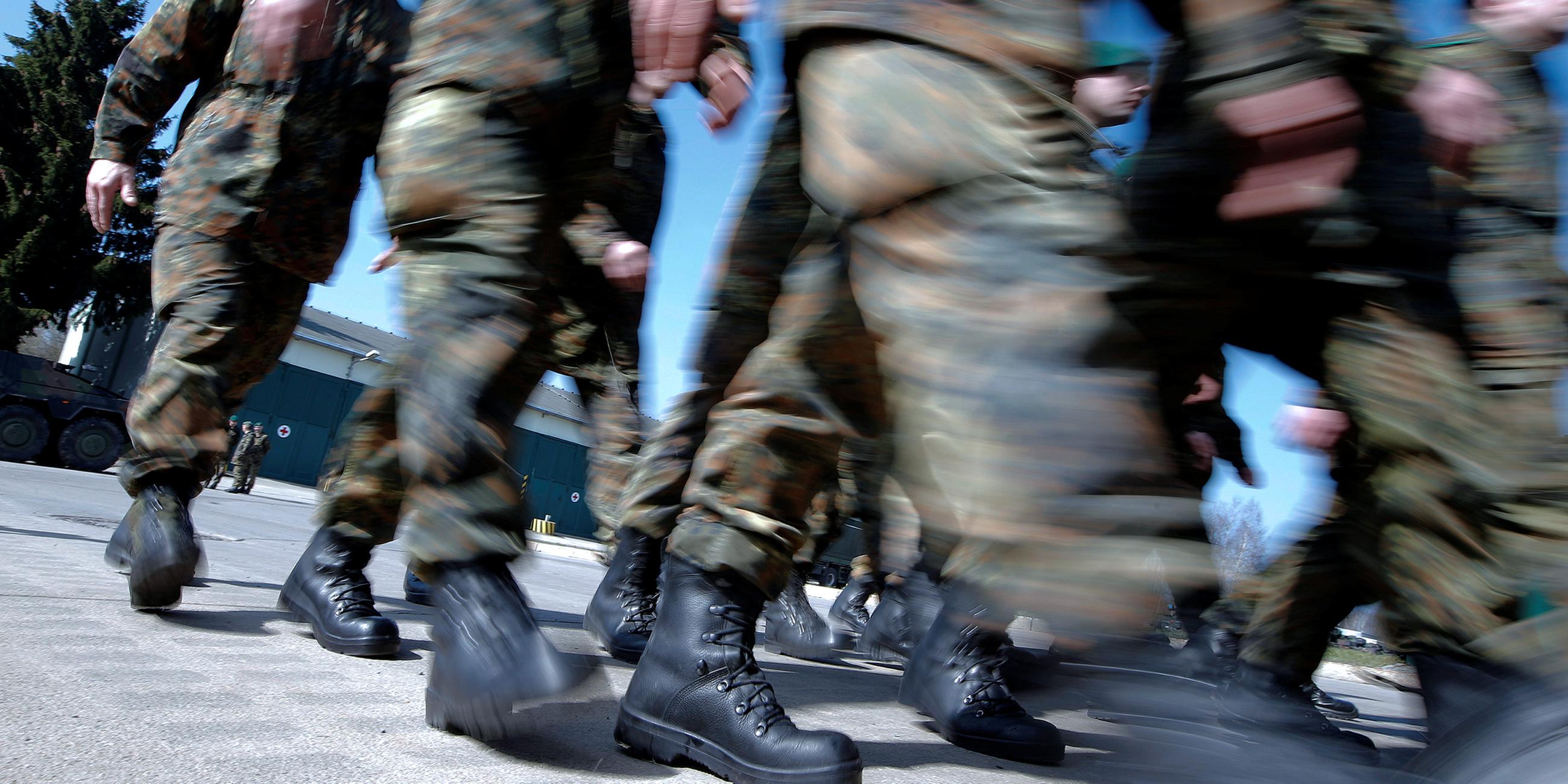 Marschierende Soldaten (Archivbild).
