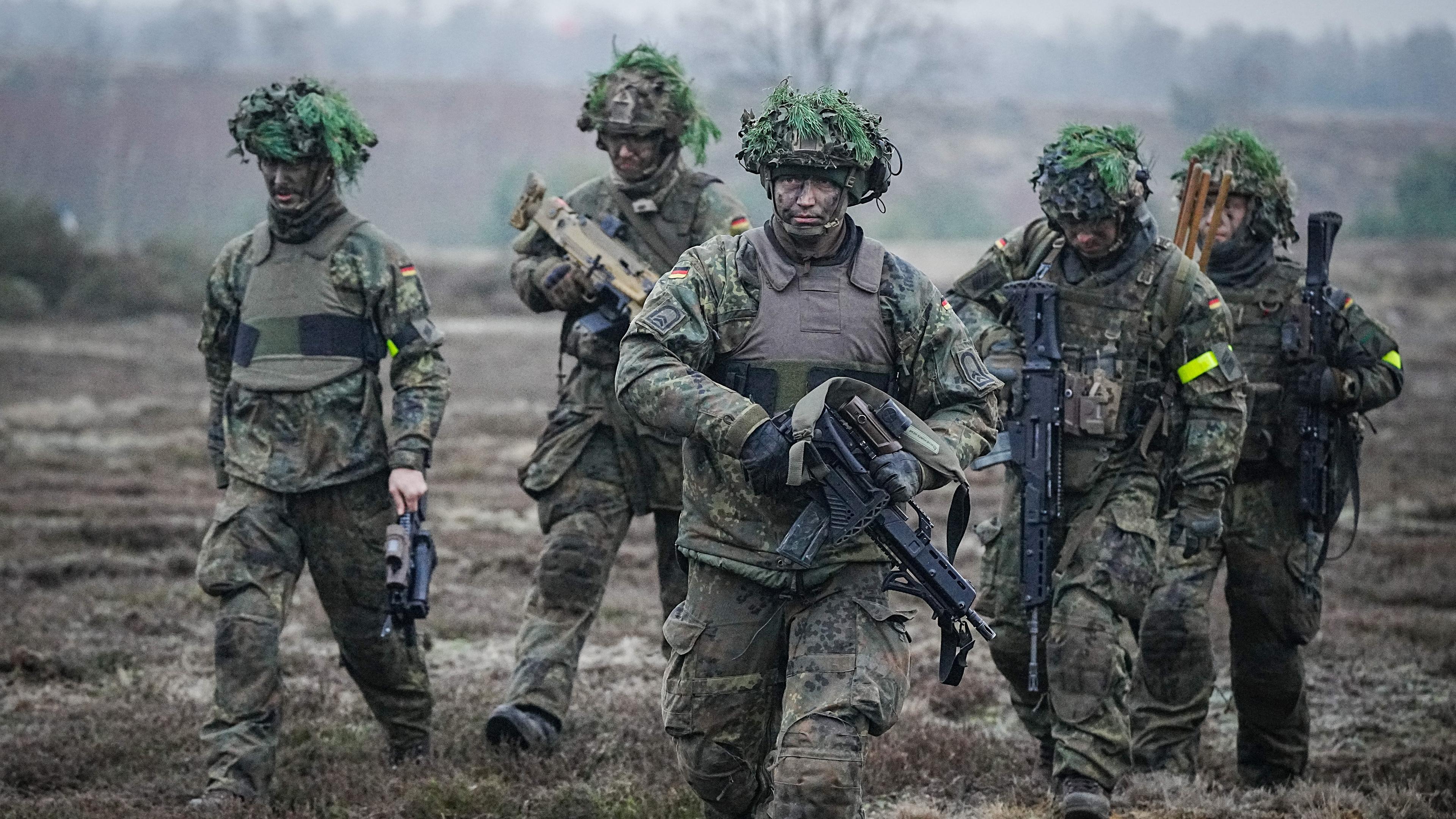 Bundeswehrsoldaten nehmen an einer Übung auf dem Truppenübungsplatz Altengrabow teil, aufgenommen am 26.01.2023