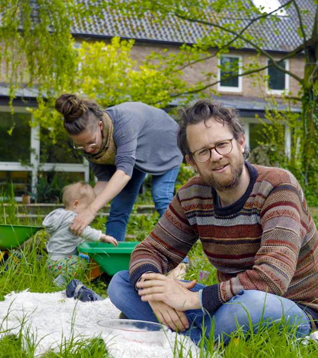 David und Clara sind mit zwei Kindern in die Gemeinschaft aufs Land gezogen