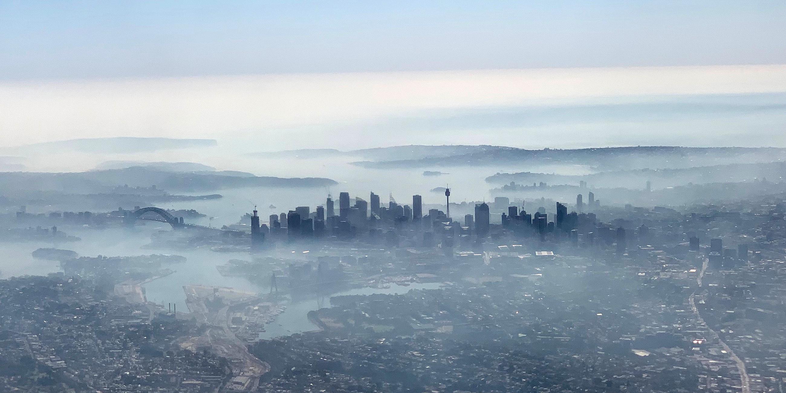 Skyline von Sydney im Rauch von Buschfeuer