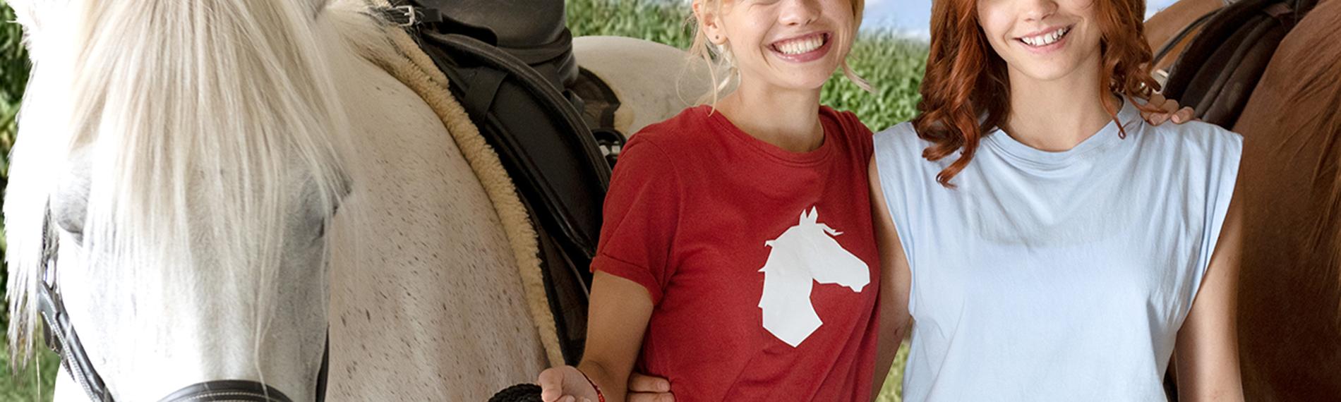 Bibi (Katharina Hirschberg) und Tina (Harriet Herbig-Matten) mit Amadeus und Sabrina