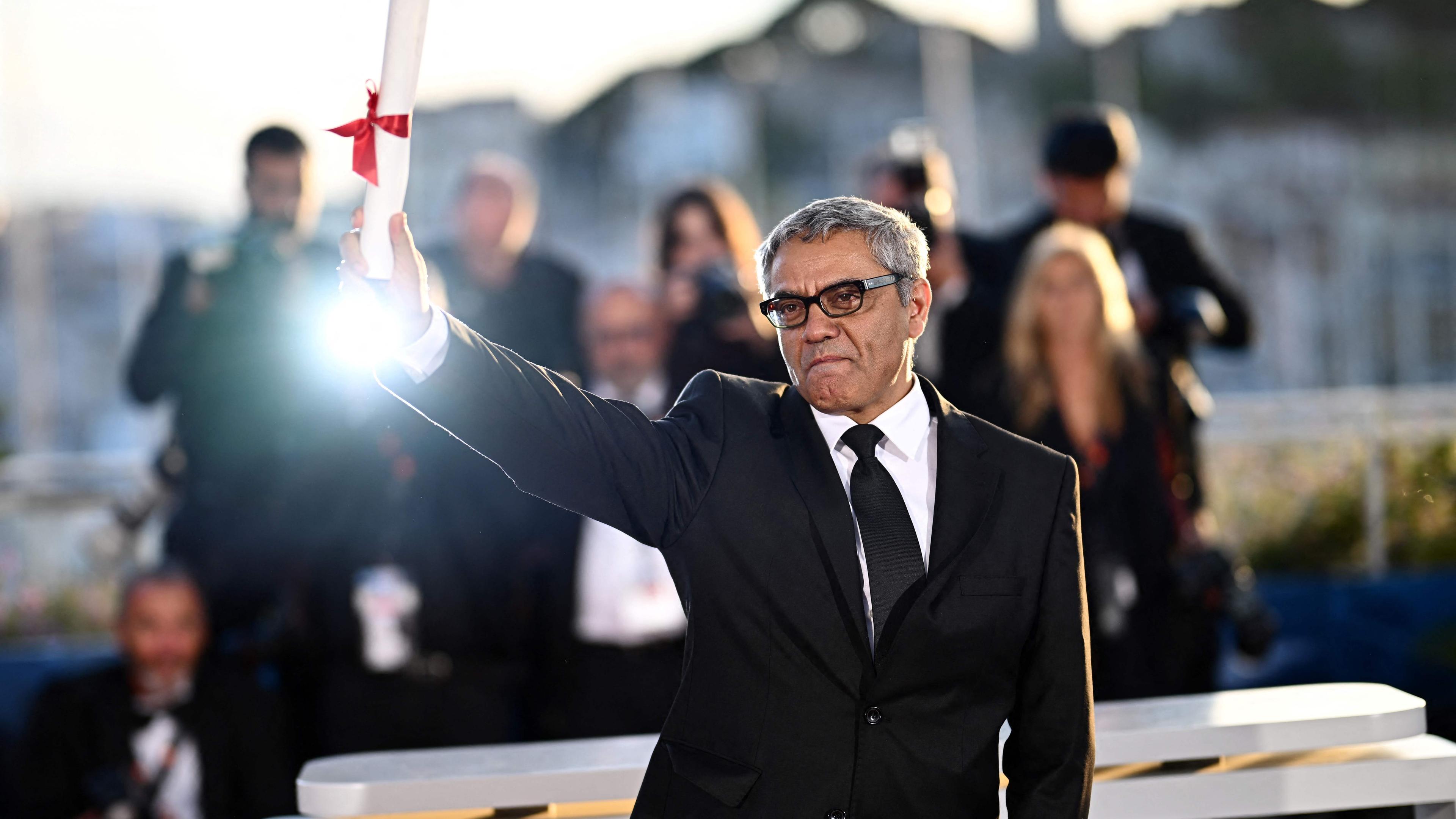 Der iranische Regisseur Mohammad Rasoulof posiert vor Fotografen in Cannes. 