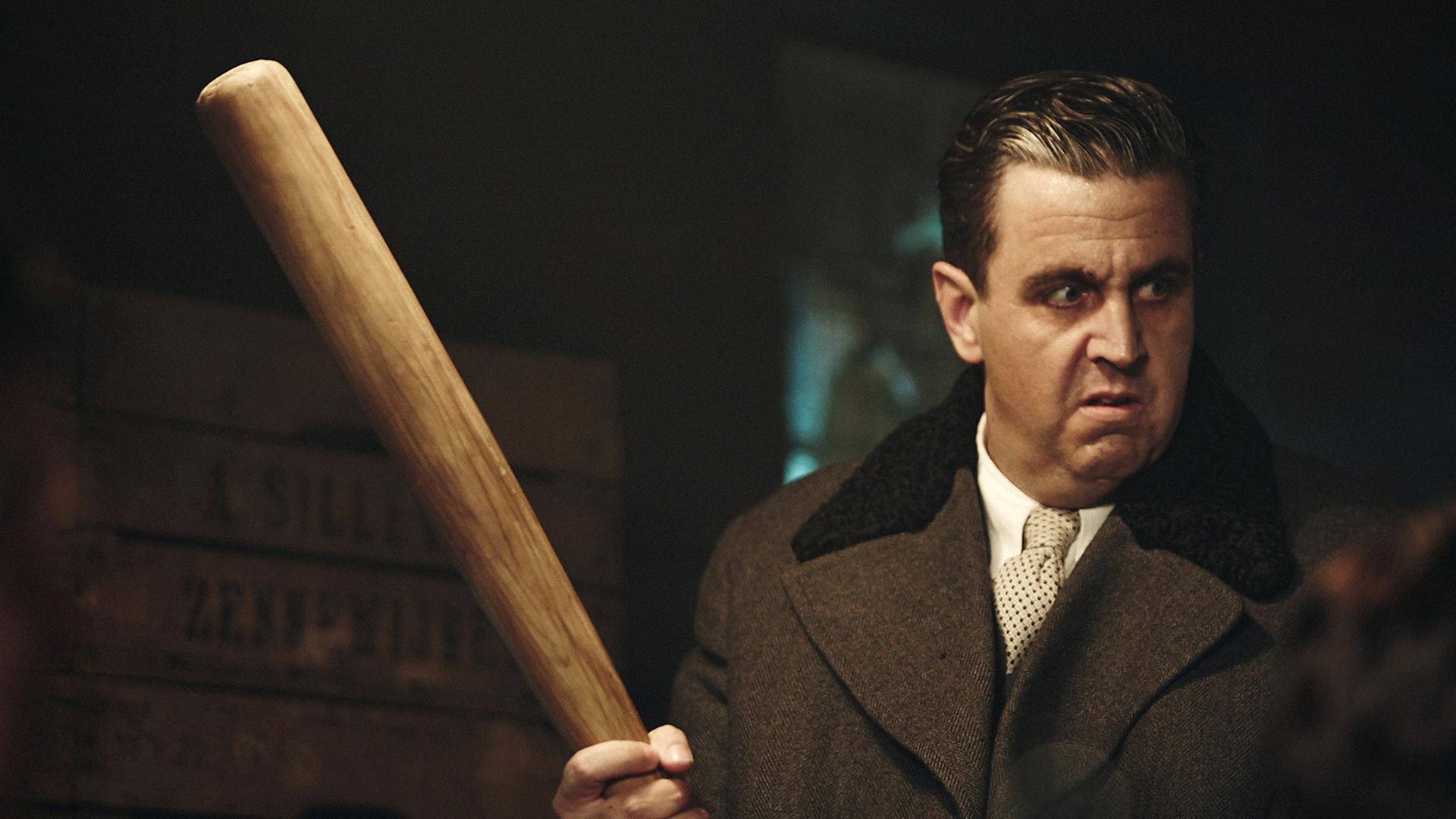 Hat den Baseballschläger und seine Männer im Griff: Bastian Pastewka als Al Capone.