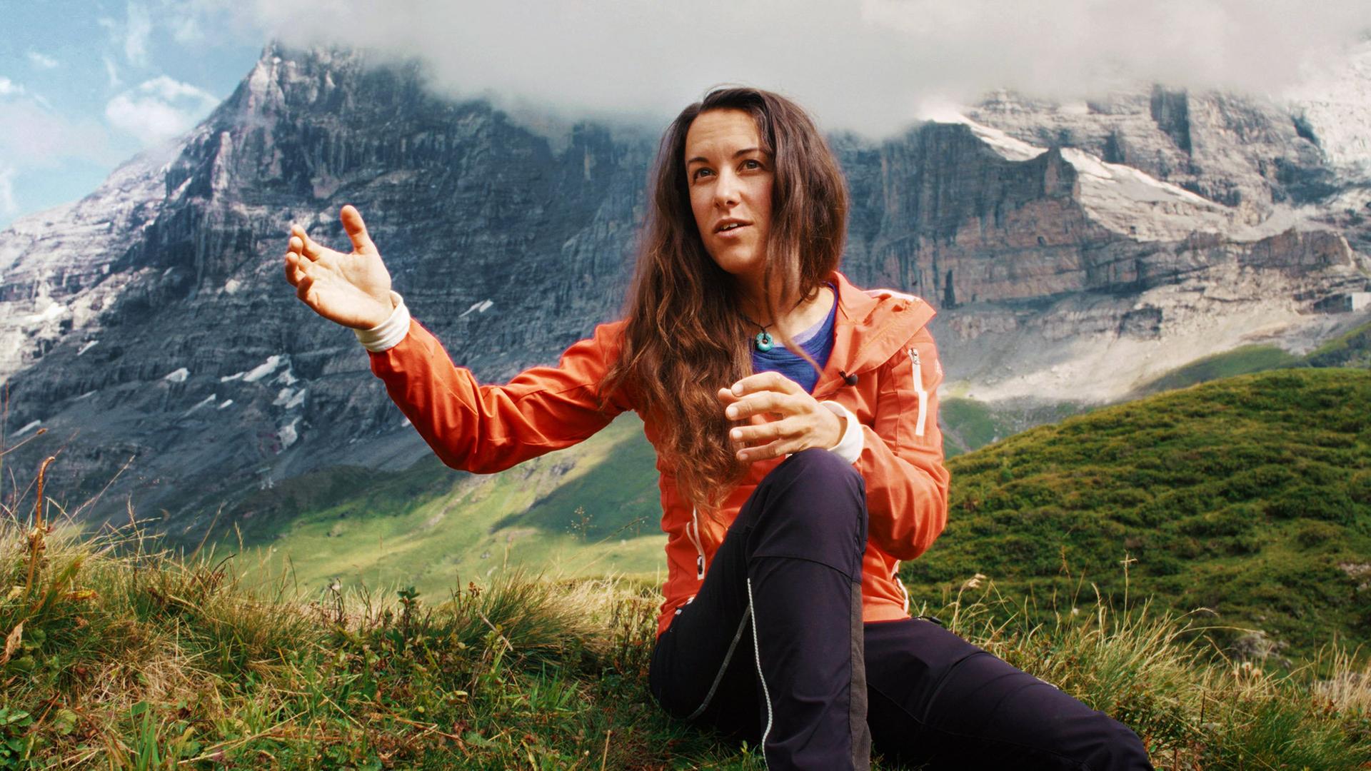 Bergführerin Carla Jaggi vor dem Eiger