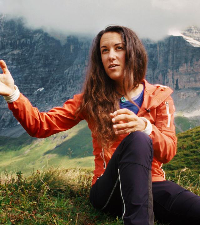 Bergführerin Carla Jaggi vor dem Eiger