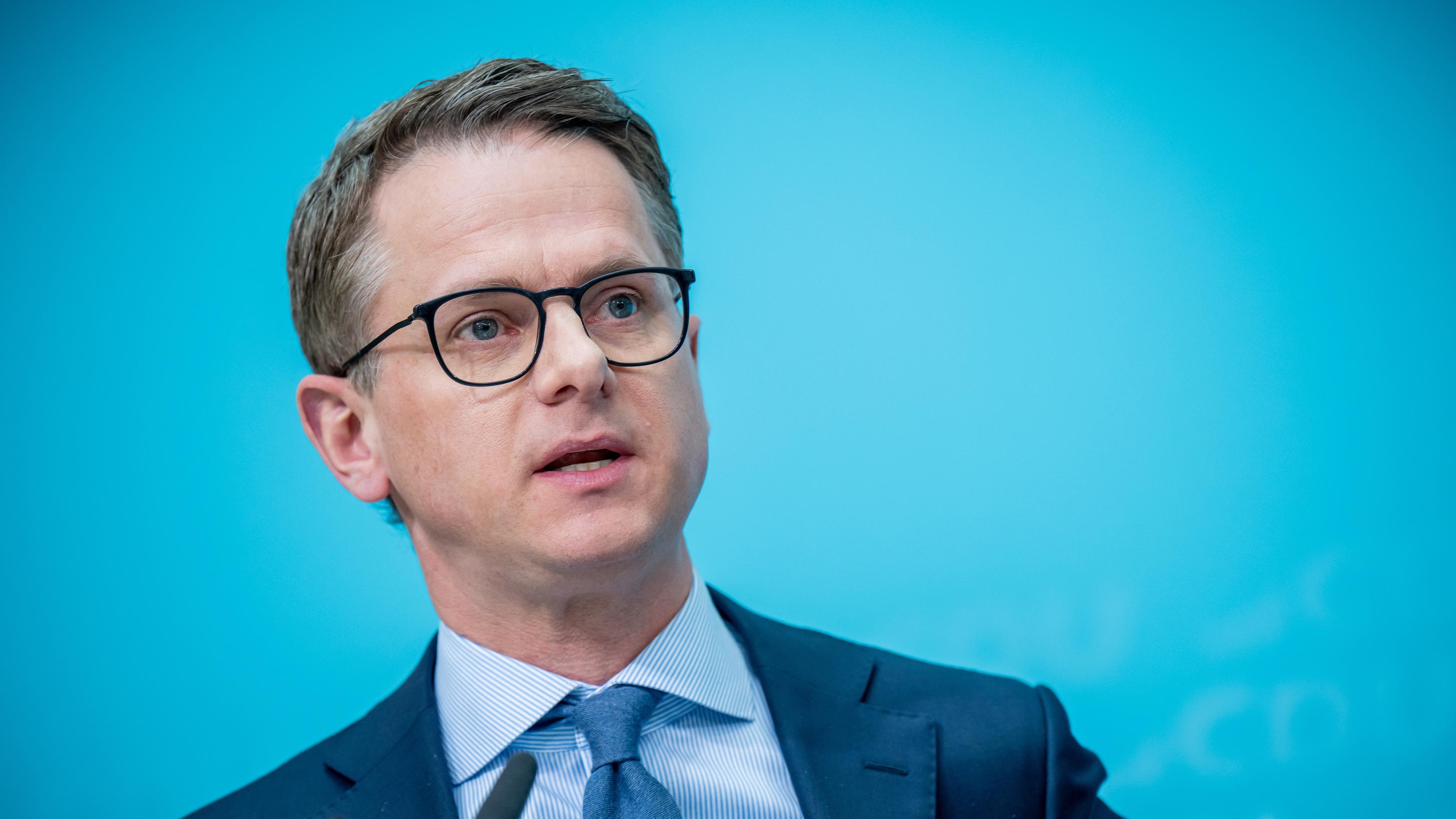 Carsten Linnemann, CDU Generalsekretär, spricht bei der Pressekonferenz nach der Sitzung des CDU Bundesvorstands