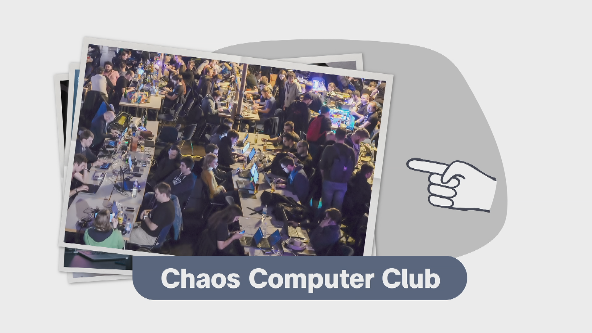 Viele Menschen sitzen am Computer in einem großen Raum, darunter steht das "Chaos Computer Club"
