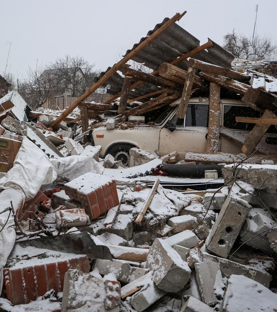 Ein Blick auf ein Haus, das bei einem russischen Raketenangriff in der Stadt Zmiiv zerstört wurde, inmitten des russischen Angriffs auf die Ukraine, in der Region Charkiw.