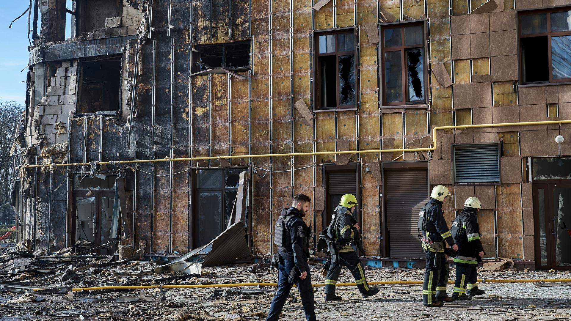 Mindestens zwei Verletzte bei russischem Drohnenangriff auf Wohnhaus in Charkiw