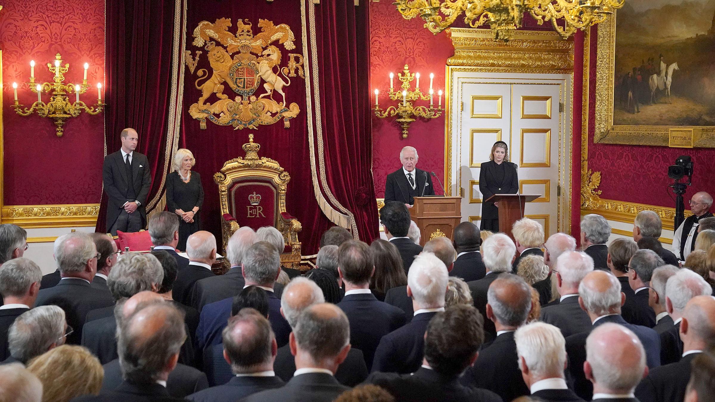 Prince Charles vor der Inthronisierung im Trhonsaal im St. James's Palace 