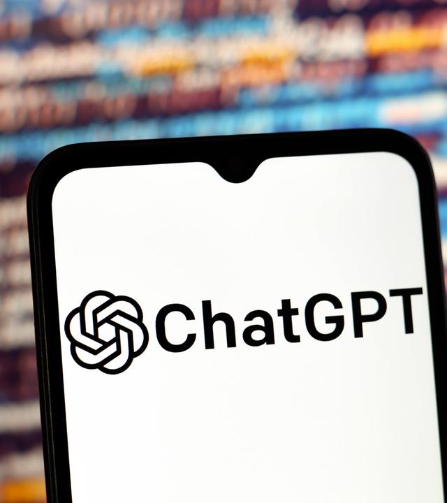 ChatGPT-Logo auf Smartphone