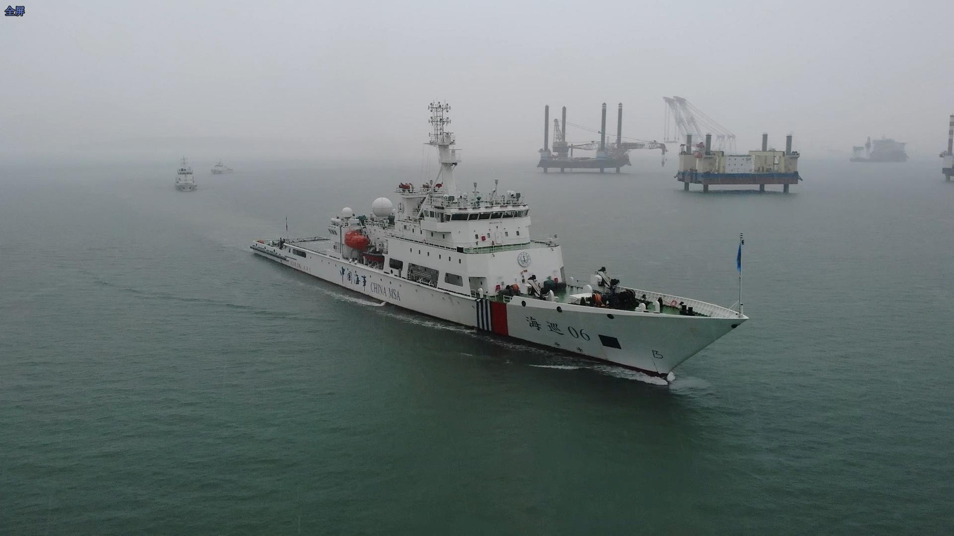 Ein chinesisches Patrouilleboot bei einer Fahrt in den Gewässern zwischen China und Taiwan am 5. April 2023. 