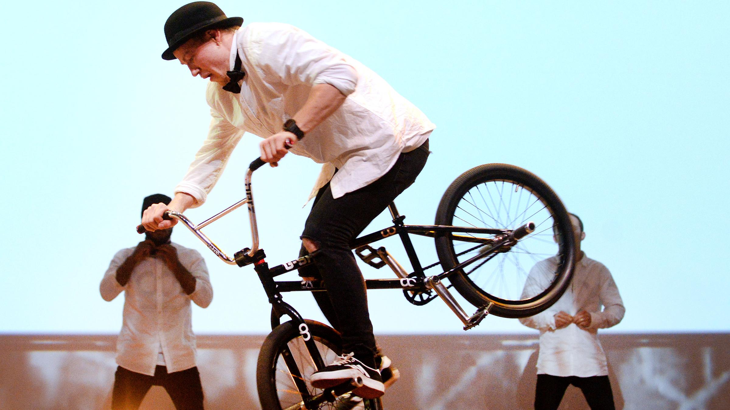 BMX-Freestyler Chris Böhm bei einem Auftritt