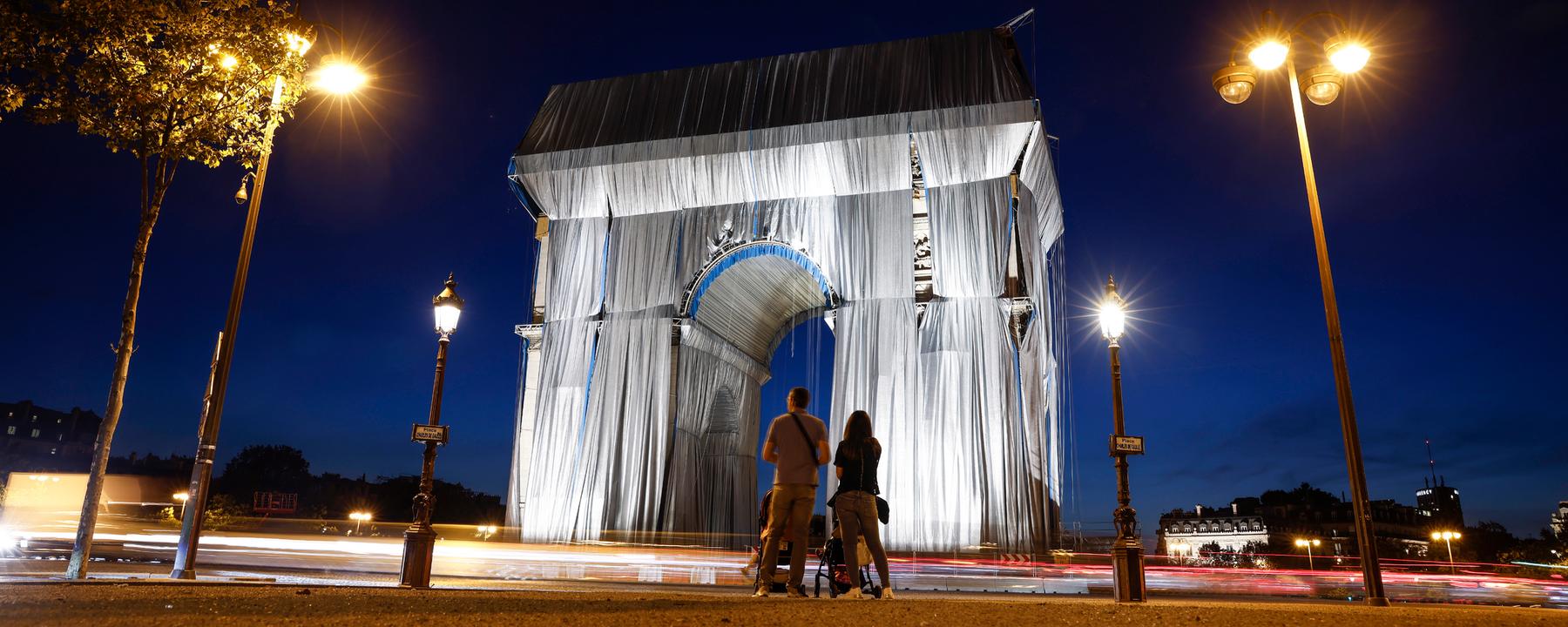 Der verhüllte Triumphbogen in Paris