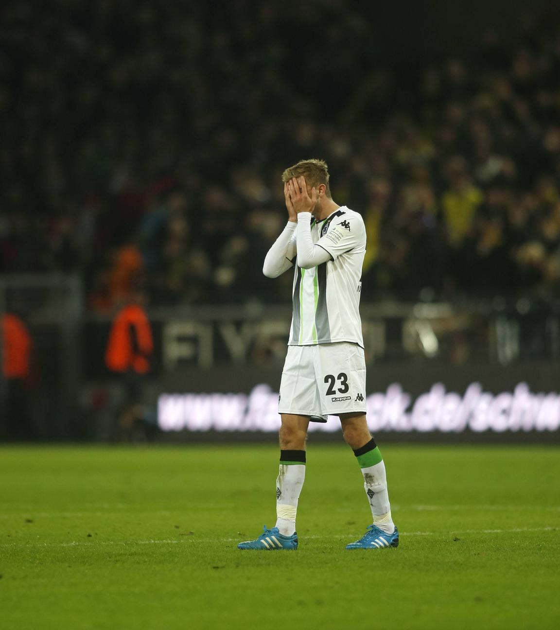 Christoph Kramer schlägt die Hände vors Gesicht nach Eigentor gegen Dortmund