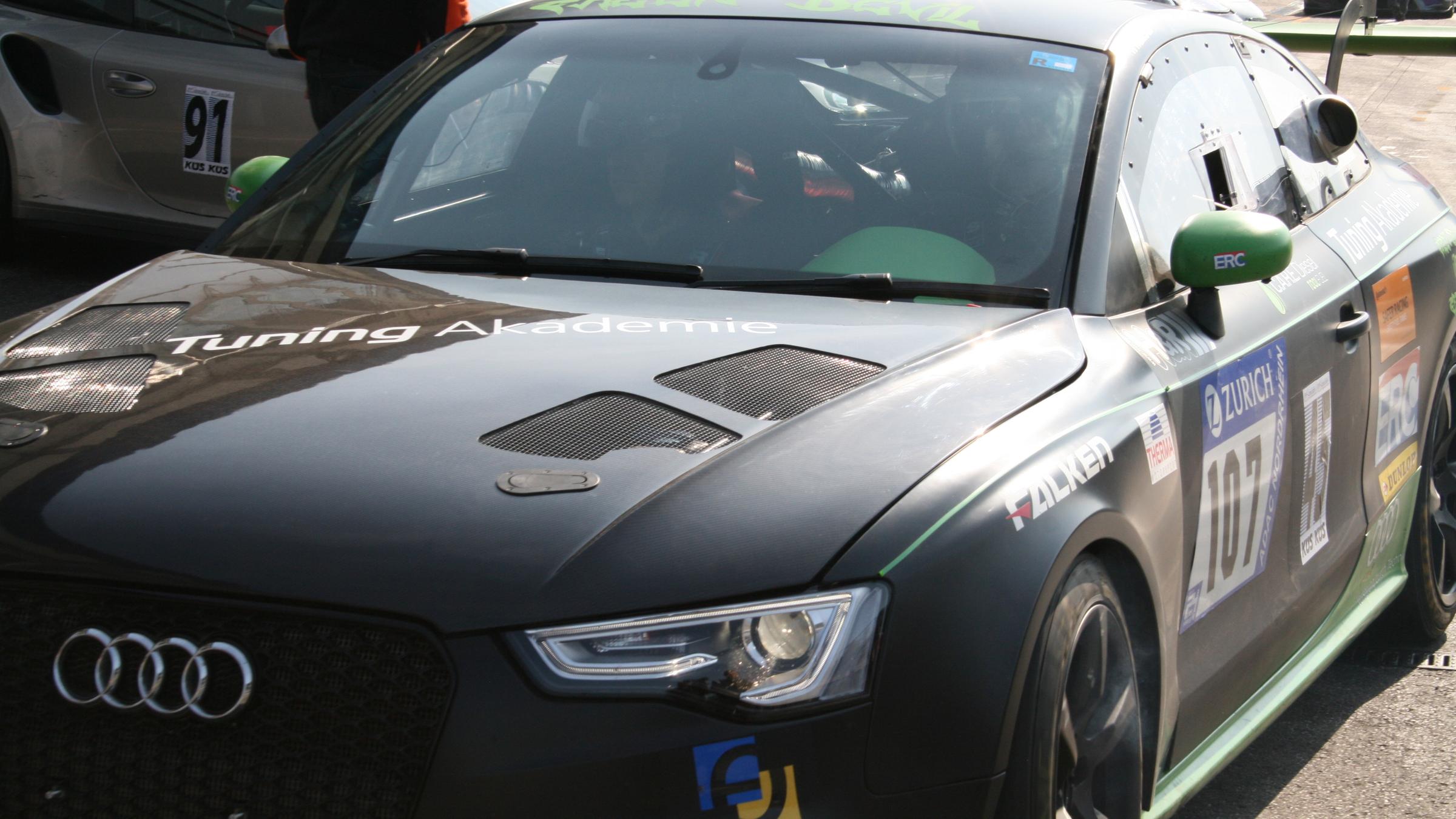 "planet e.: Wende im Tank - Öko-Sprit aus dem Labor":  Der Audi RS5 3.0l BI-TDI von vorne.