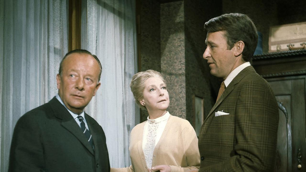 "Der Kommissar: Toter Herr im Regen": Erik Ode (l.) als Kommisssar Keller, Dorothea Wieck und Günther Schramm als Kellers Assistent Grabert.