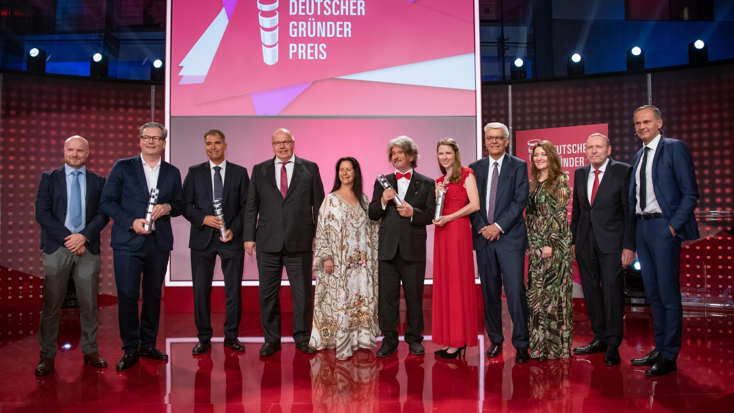 "Deutscher Gründerpreis 2019": Armin Schmidt, Marcus Stahl, Peter Heiligensetzer, Peter Altmaier, Rosario Almeida- Ritter, Alfred Ritter, Schuelerin, Thomas Bellut, Anna-Beeke Gretemeier, Helmut Schleweis, Oliver Blume.