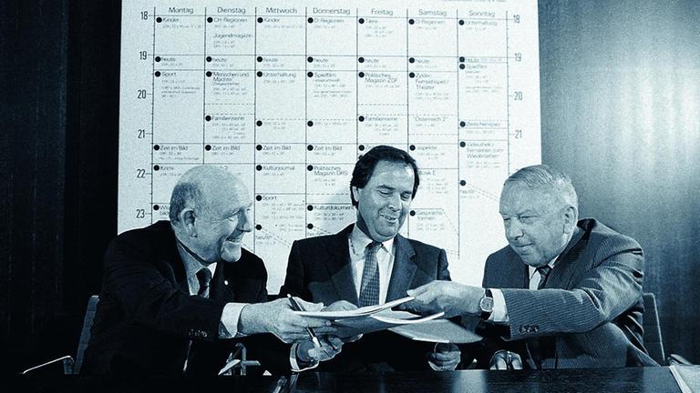 Unterzeichnung 3sat-Vertrag am 13. 7.1984: Generalintendant Gerd Bacher ORF,  Prof. Dr. h.c. Dieter Stolte ZDF, Generaldirektor Leo Schürmann SRG