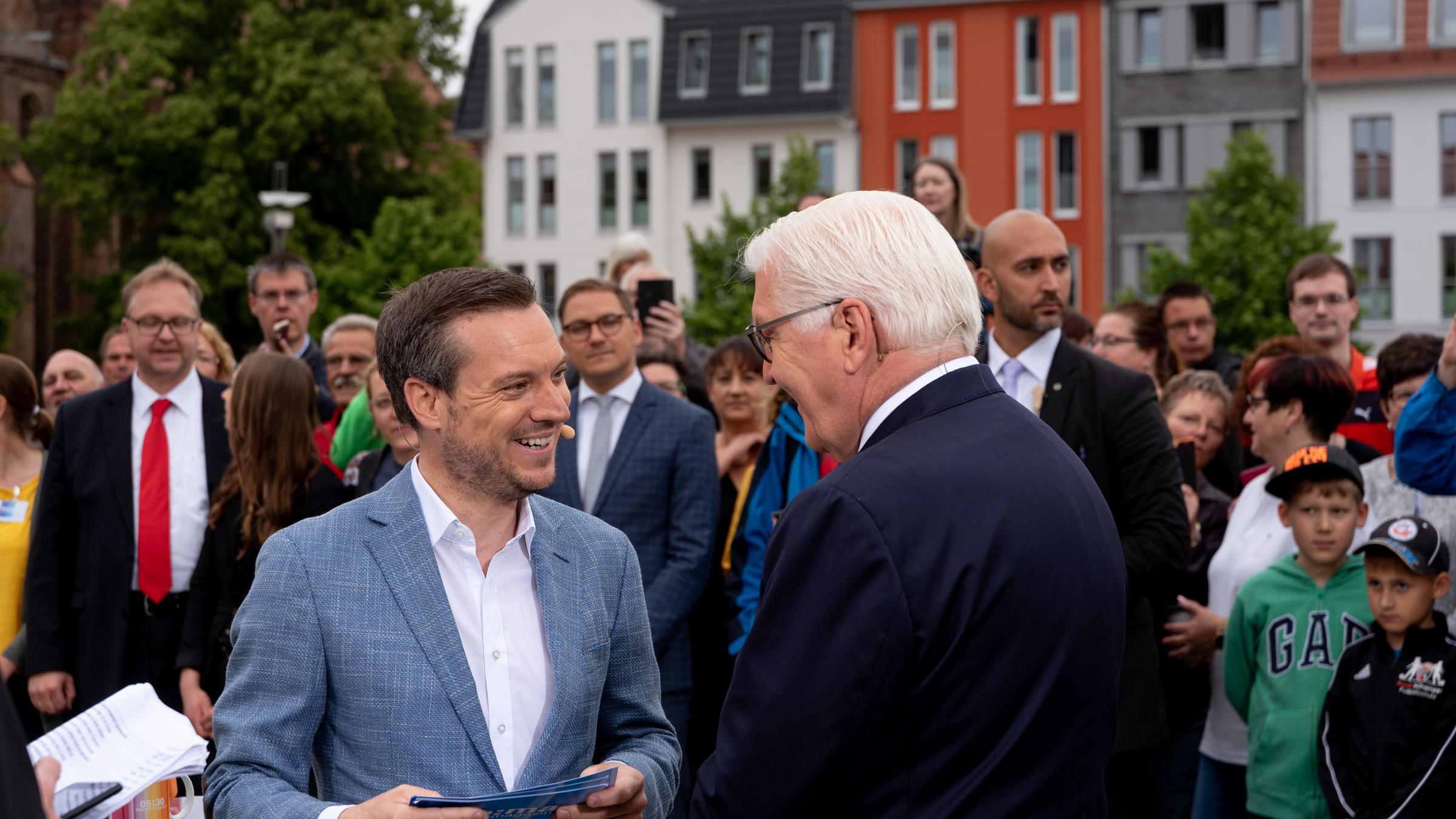 "ZDF-Morgenmagazin: Morgenmagazin vor Ort, Anklam, Sendung, 07.06.2019": Andreas Wunn, Frank-Walter Steinmeier