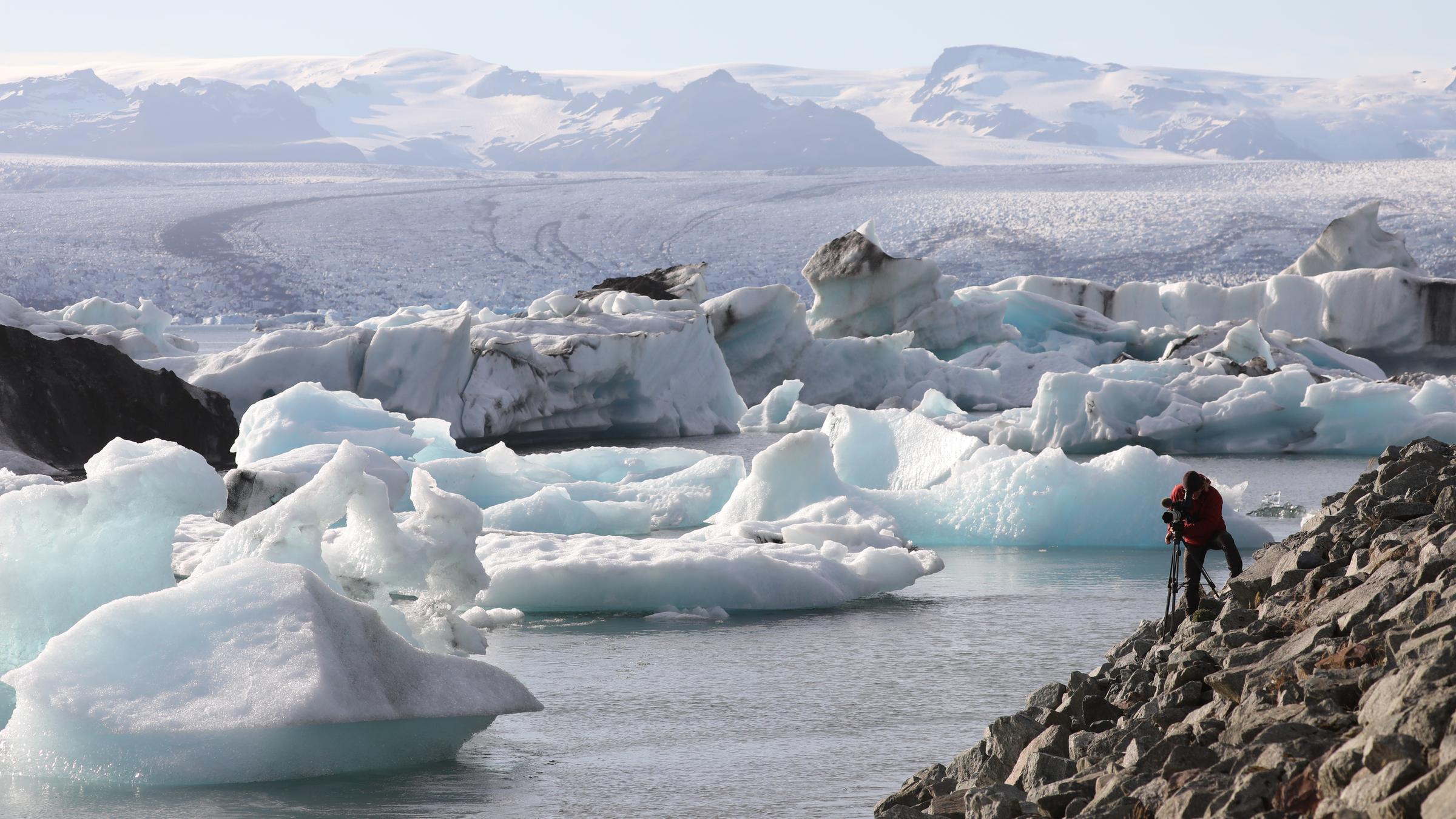 "Terra X: Kielings wilde Welt: Uralte Paradiese": Andreas Kieling filmt Eisberge.