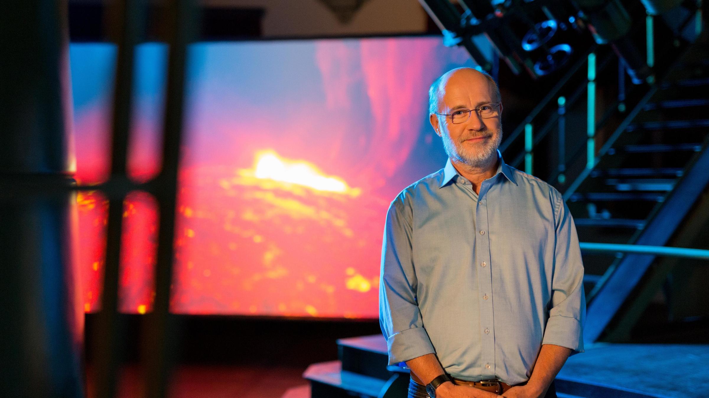 "Faszination Universum: Unser kosmisches Schicksal": Professor Harald Lesch im Großen Refraktor in Potsdam.