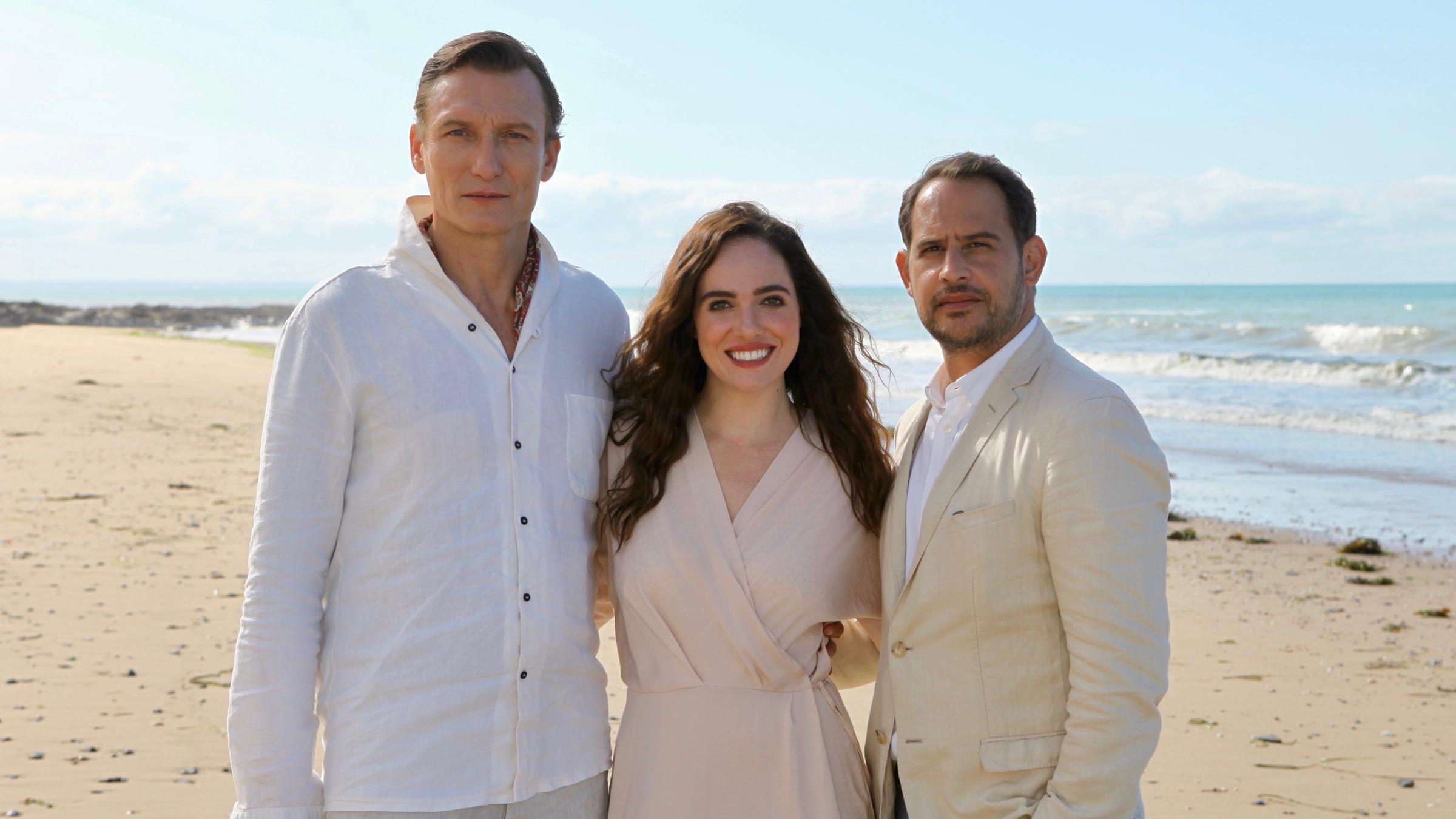 "Drehstart - Schuld 3 - Der Freund": Oliver Masucci (Rolle Richard), Verena Altenberger (Rolle Sheryl), Moritz Bleibtreu (Rolle Friedrich Kronberg)