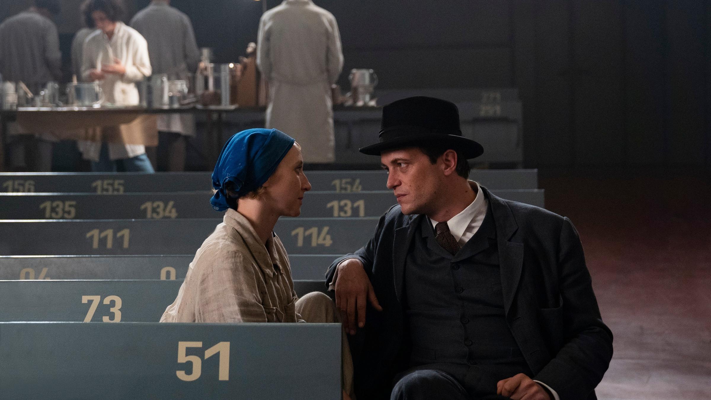 "Die Neue Zeit": Dörte (Anna Maria Mühe) und Gropius (August Diehl) sind sich nah