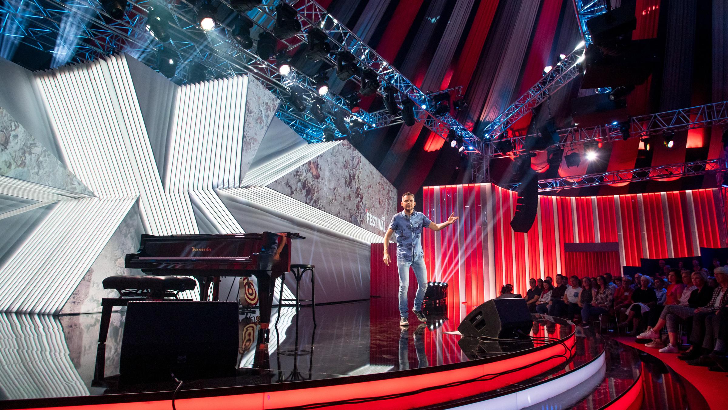 3satFestival 2019: "Tobias Mann: Chaos": Tobias Mann auf der Bühne