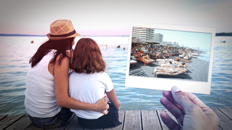"ZDFzeit: Sehnsucht Urlaub - So reist Deutschland": Eine Fotomontage: zwei Personen sitzen auf Bootssteg und Foto von 1979 mit Touristen am Strand von Torremolinos.