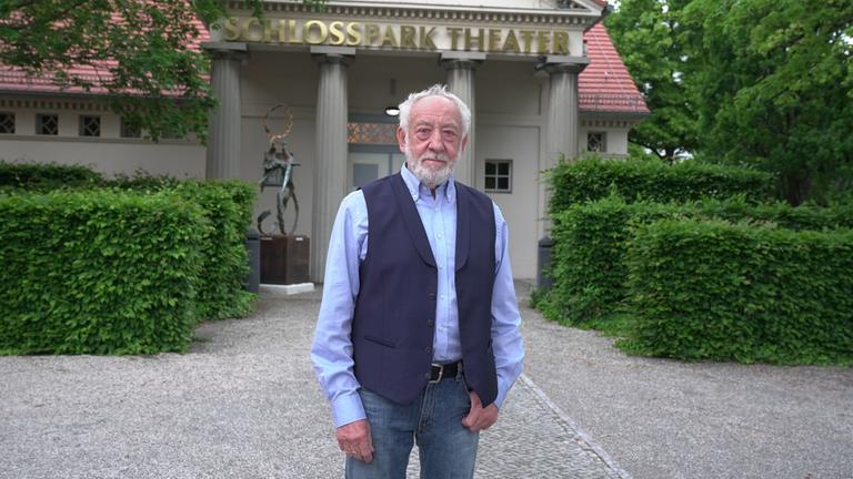 "ZDF-History - Dieter Hallervorden – Eine deutsche Legende": Dieter Hallervorden 2020 vor dem Schlosspark Theater in Berlin-Steglitz.