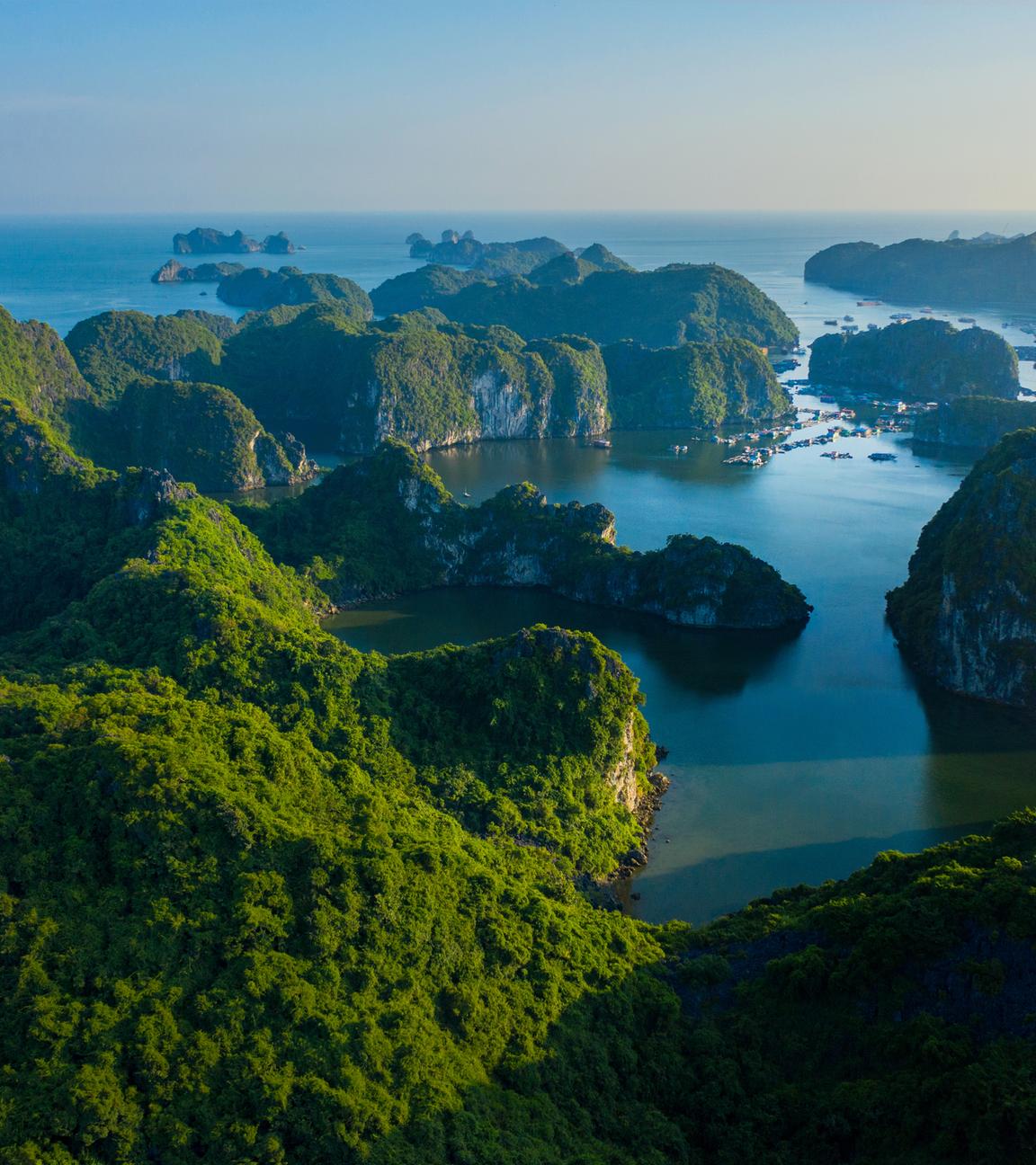 "Terra X - Abenteuer Vietnam": Luftaufnahme der Ha Long Bucht.