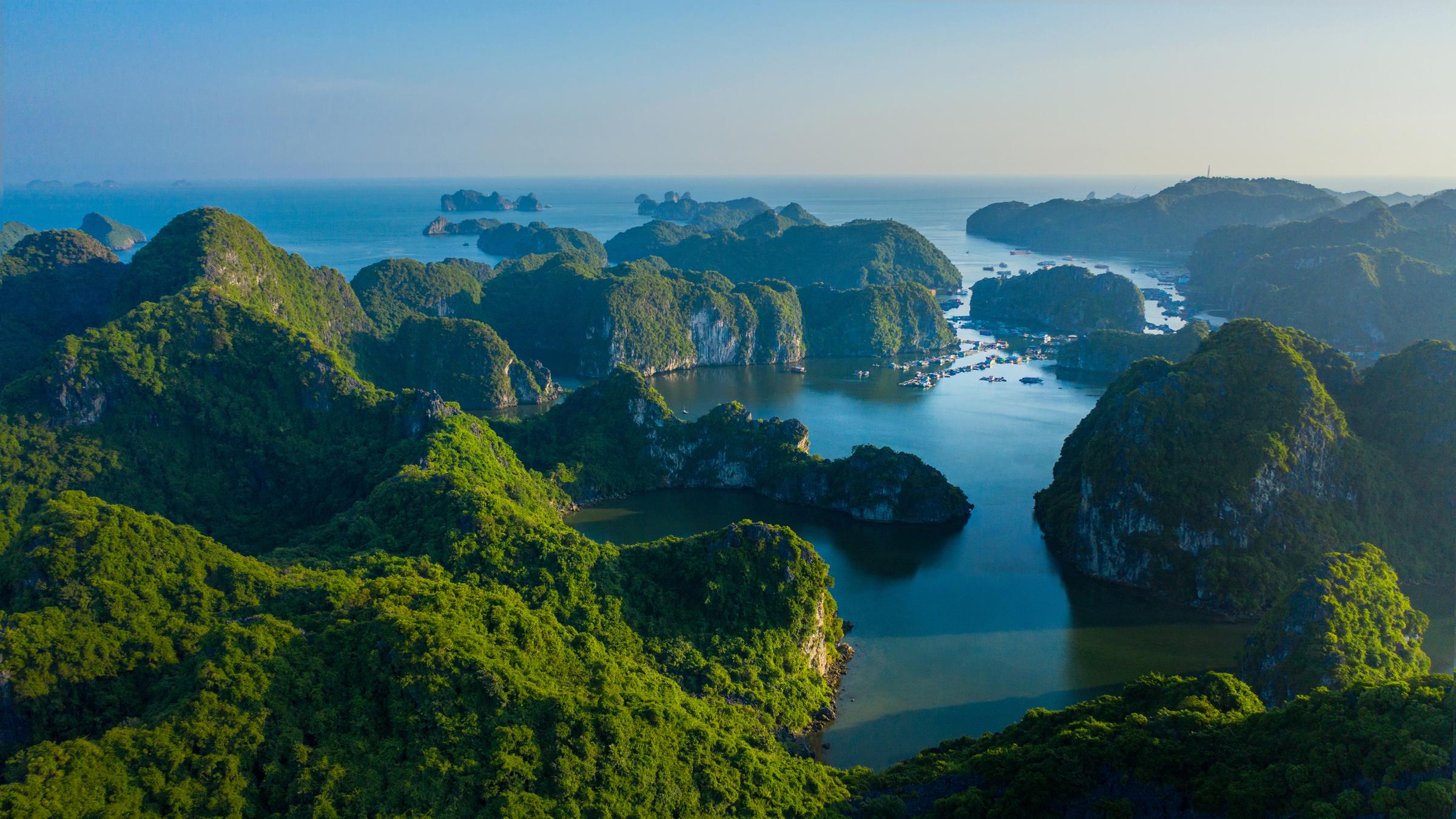 "Terra X - Abenteuer Vietnam": Luftaufnahme der Ha Long Bucht.