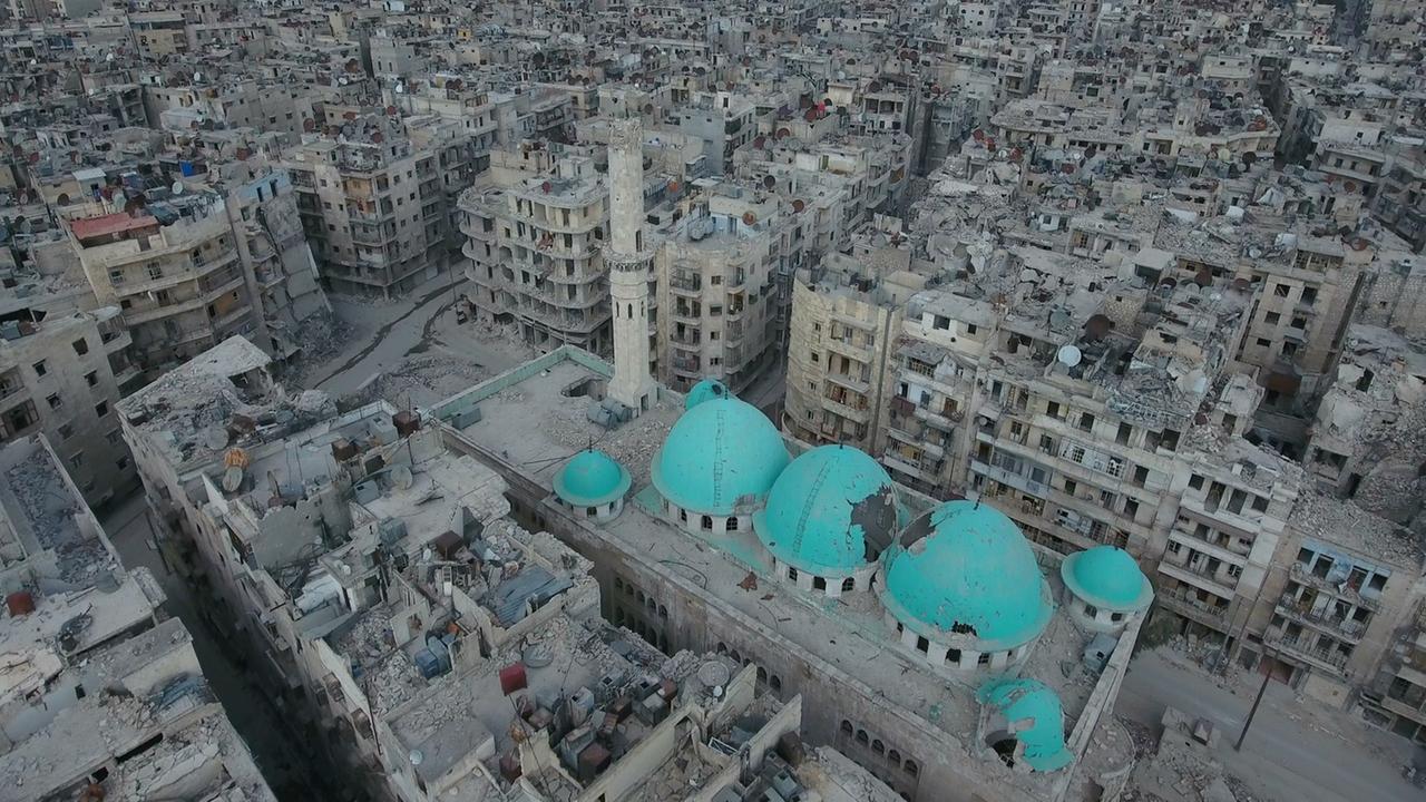 "Blackbox Syrien - Der schmutzige Krieg": Luftaufnahme auf die zerstörte syrische Stadt Homs.