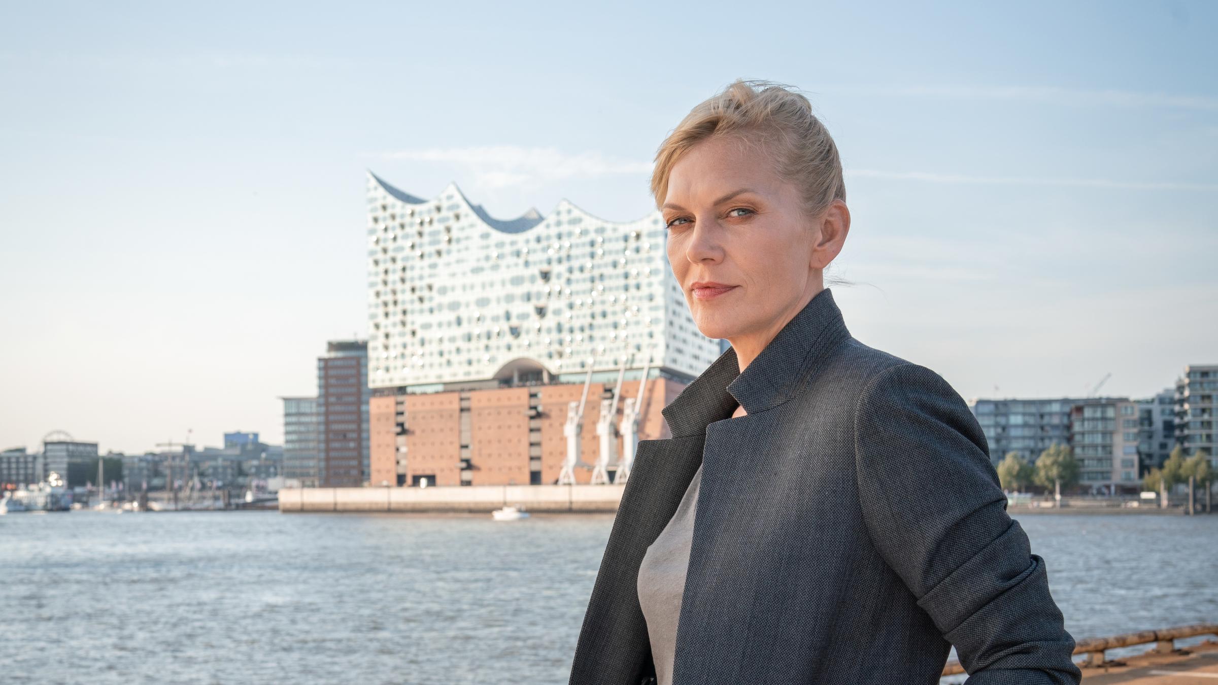 "Helen Dorn": Helen Dorn (Anna Loos)