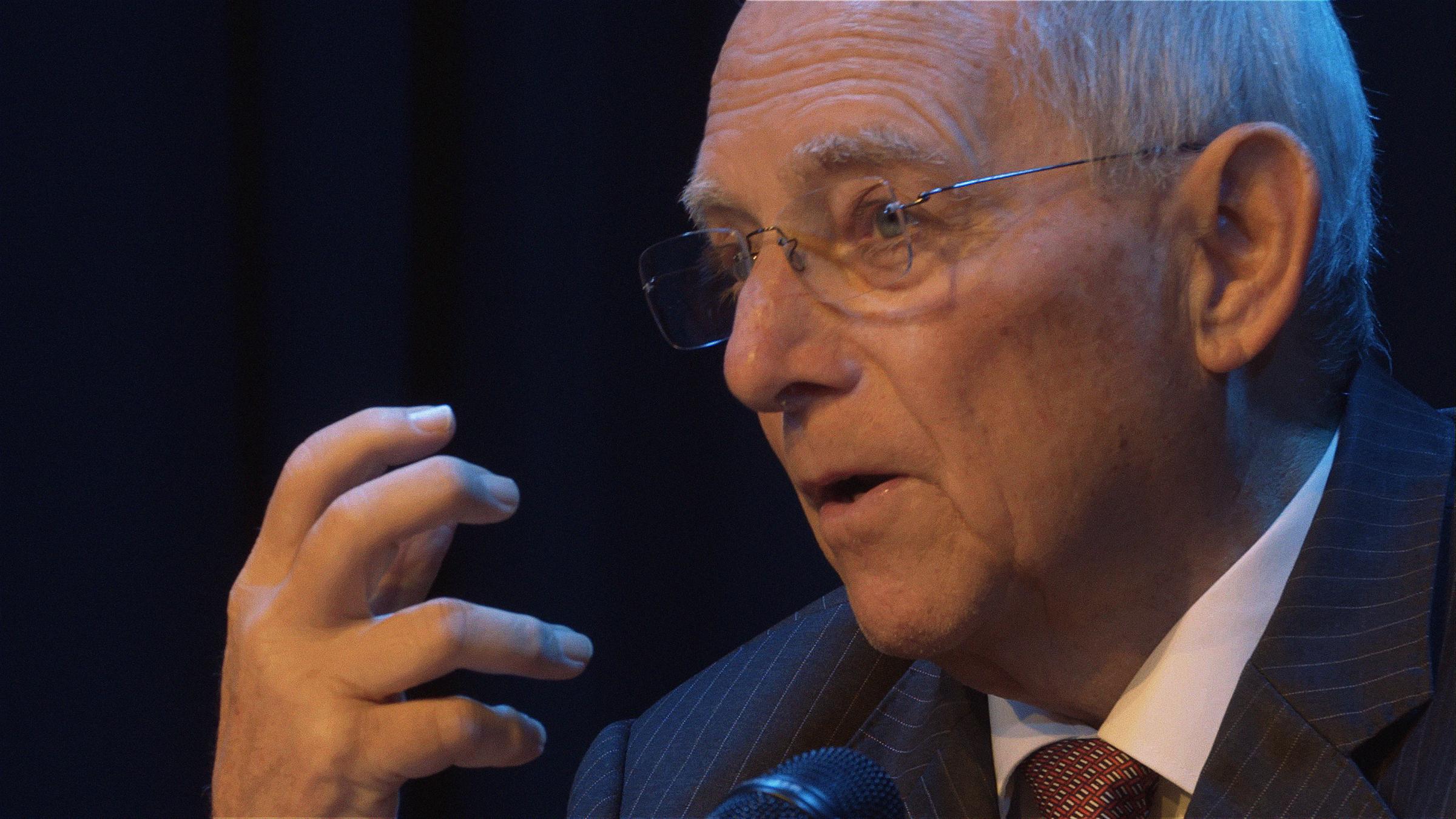 "ZDFzeit: Mensch Schäuble! Staatsmann, Streiter, Steuermann": Bundestagspräsident Schäuble in Nahaufnahme. Er hält eine Rede.