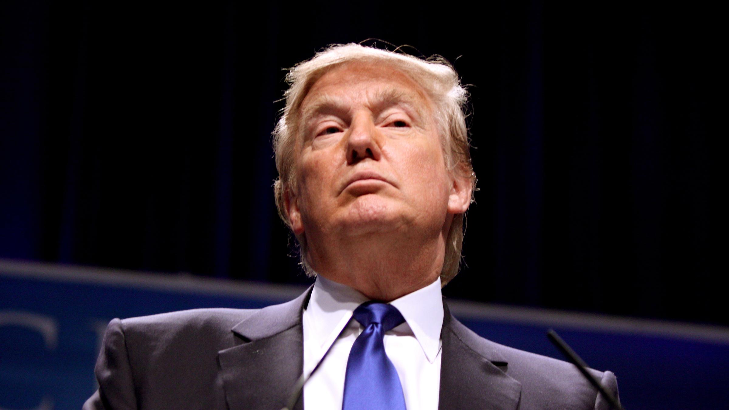 "ZDFzeit: US-Wahl 2020: Donald Trump - Der unterschätze Präsident": Donald Trump reckt sein Kinn.