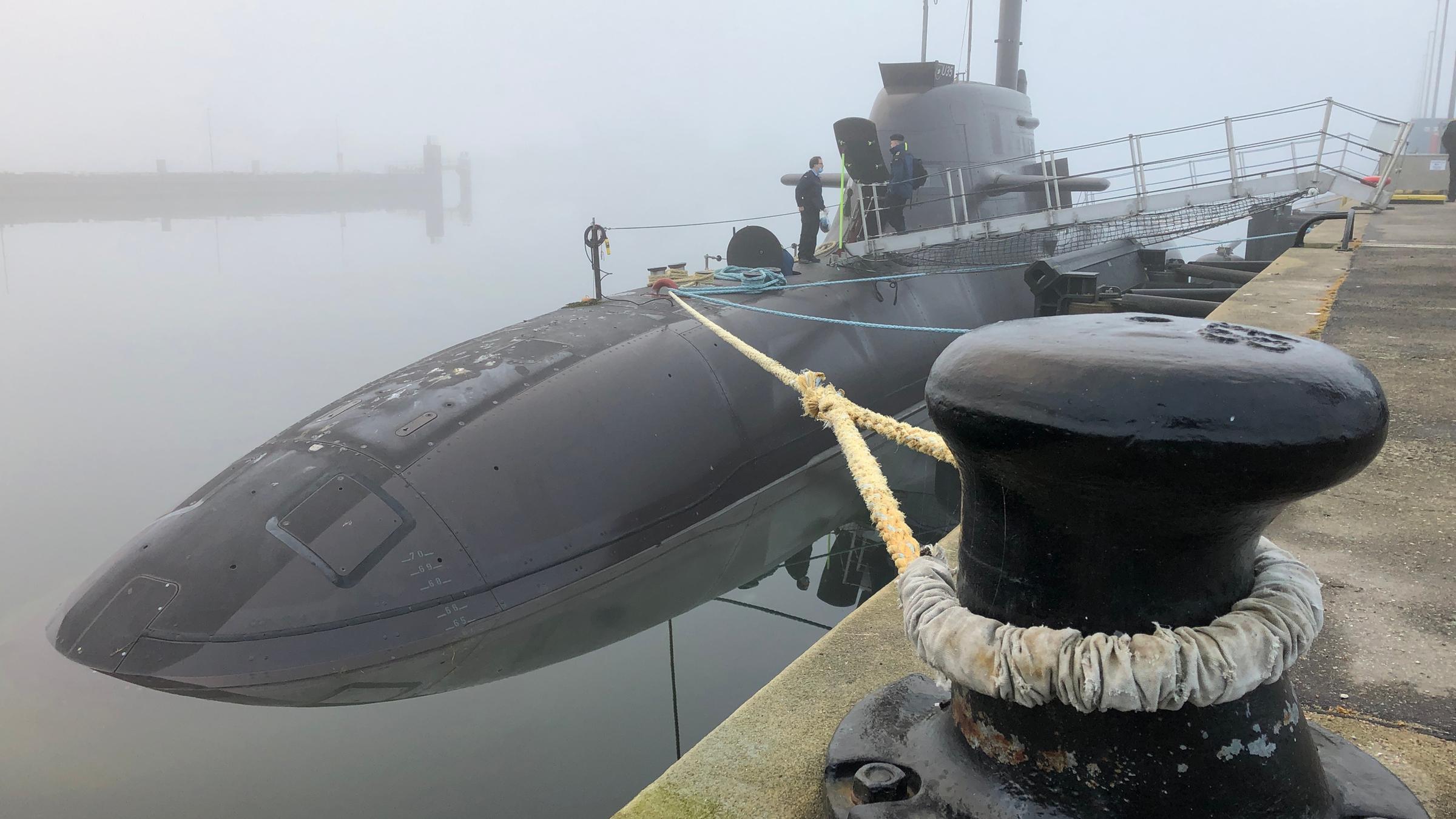 "planet e.: Wundermittel Wasserstoff - Bringt die saubere Energie mehr Klimaschutz?": U-Boot mit Wasserstoffantrieb liegt in einem Hafen.