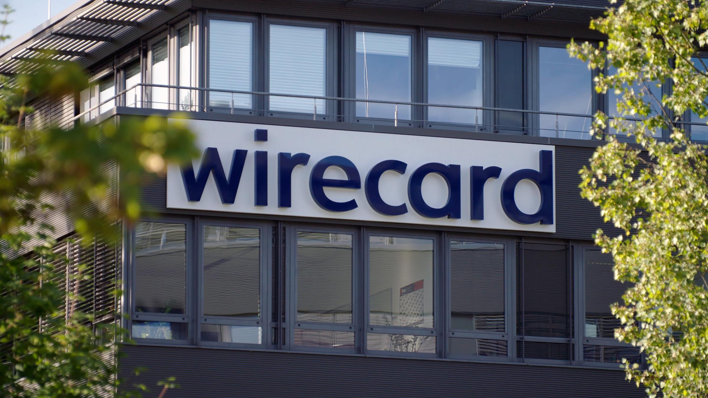 "Wirecard - Game Over": Das Hauptgebäude von Wirecard mit Firmenlogo in Aschheim.