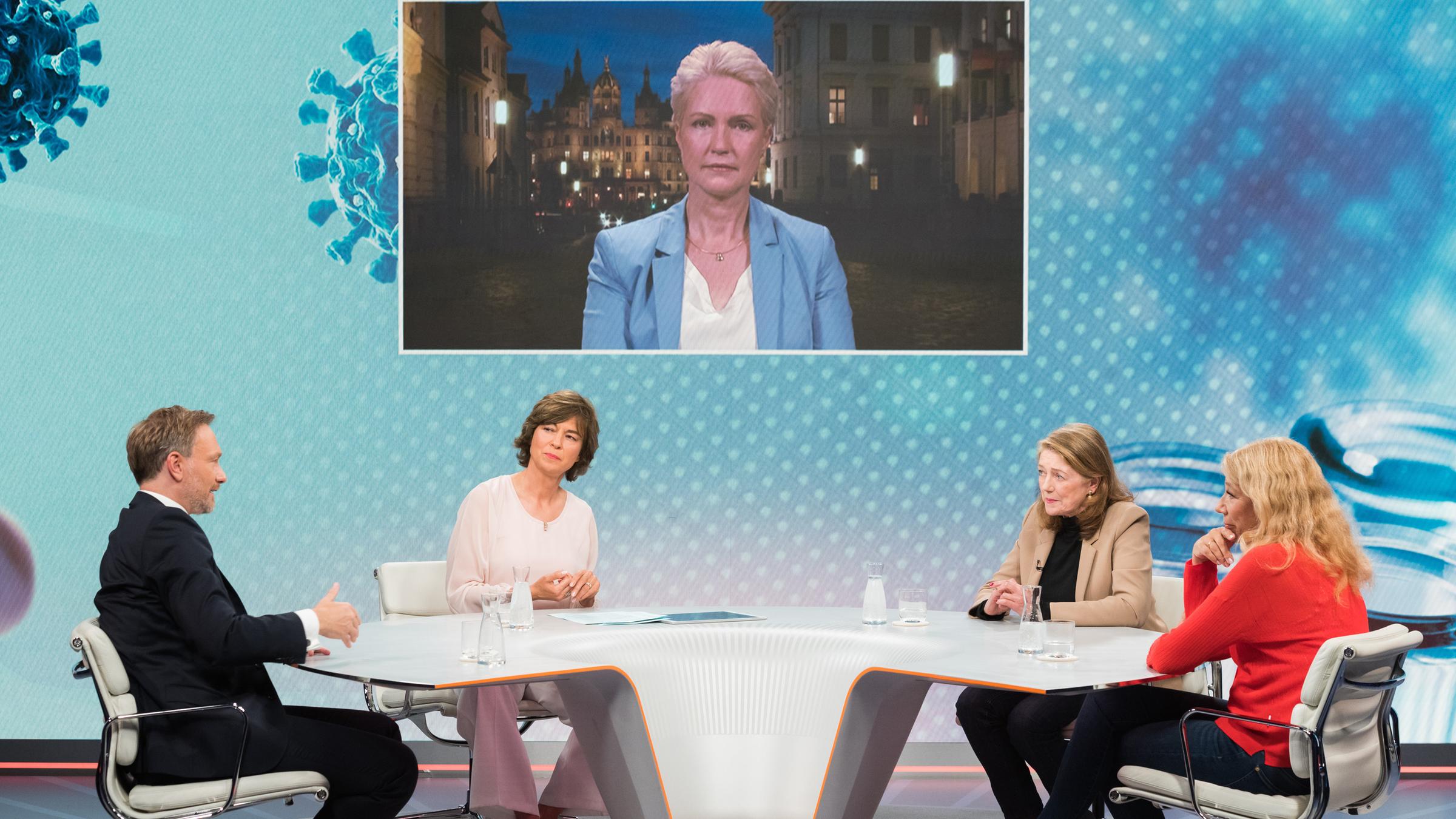 "maybrit illner": von links nach rechts: Christian Lindner, Maybrit Illner, Helga Rübsamen-Schaeff, Lisa Federle