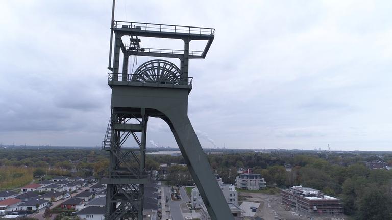 "Der Ruhrpott - Revier im Umbruch" (ZDFinfo): Seitenansicht der Zeche Osterfeld in Oberhausen.