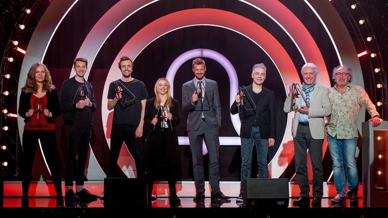 "Verleihung Deutscher Kleinkunstpreis 2021": Verleihung Deutscher Kleinkunstpreis 2021 - Die Preisträger v.l.: Sarah Bosetti (Sparte Kleinkunst), „Das Lumpenpack“ Max Kennel und Jonas Meyer (Sparte Chanson/Lied/Musik), Miss Allie (Förderpreis der Stadt Mainz), Florian Schroeder (Sparte Kabarett), Michael Mittermeier (Sparte Stand-Up Comedy),  Emil Steinberger (Ehrenpreis), Moderator Urban Priol